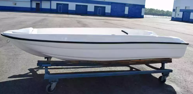 Стеклопластиковая лодка Пингвин (тримаран) в Тольятти