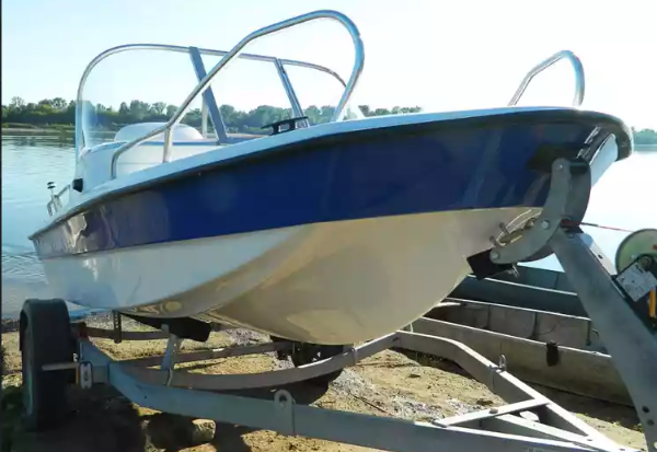 Стеклопластиковый катер Wyatboat-430 DC (тримаран) в Тольятти