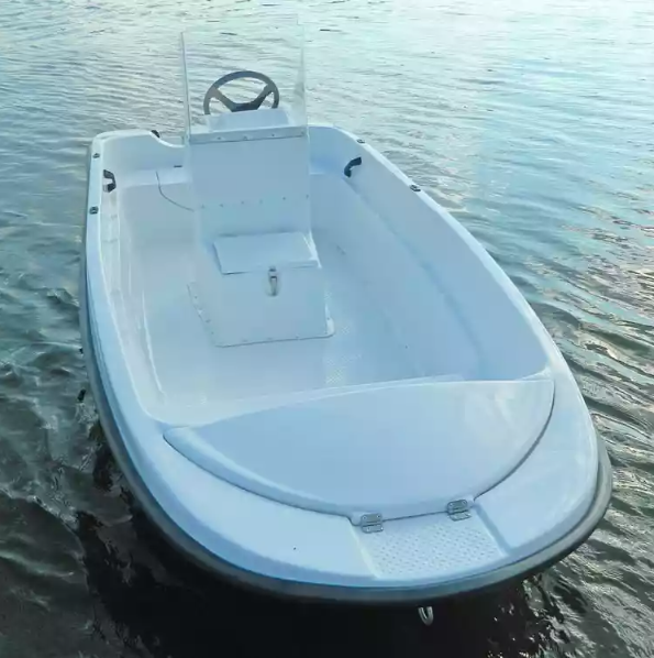 Стеклопластиковая лодка Пингвин с консолью (тримаран) в Тольятти