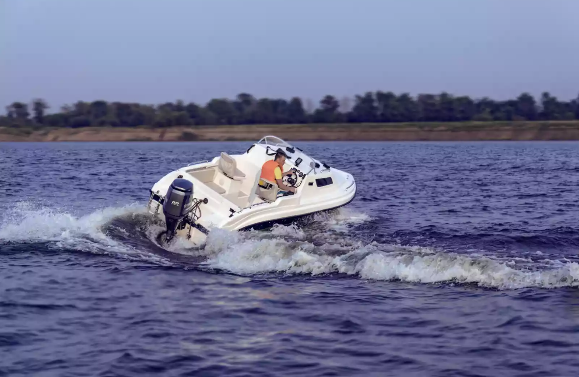 Стеклопластиковый катер Neman-500 в Тольятти