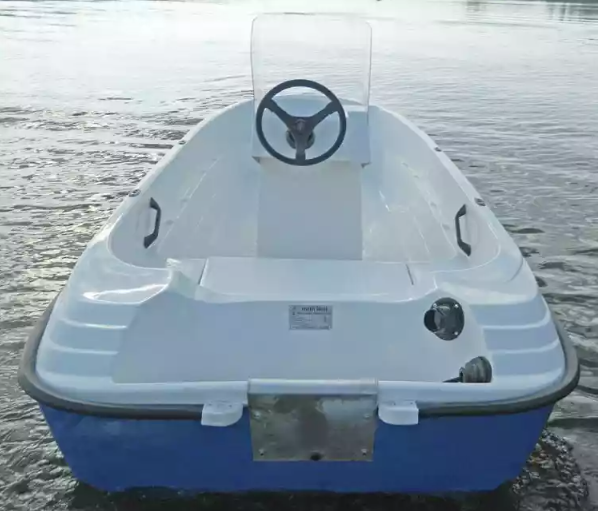 Стеклопластиковая лодка Пингвин с консолью (тримаран) в Тольятти
