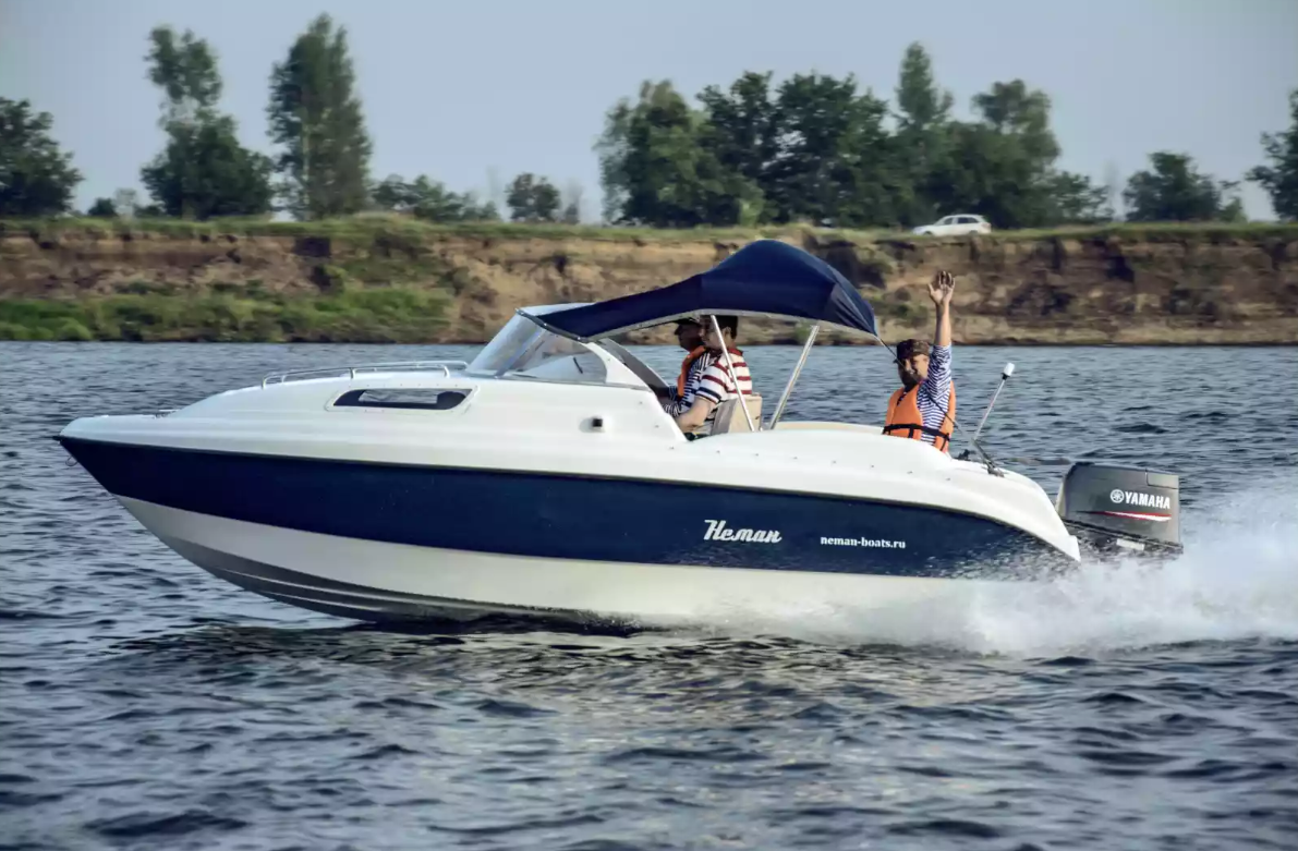 Стеклопластиковый катер Neman-550 с каютой в Тольятти