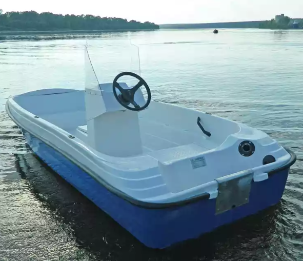 Стеклопластиковая лодка Пингвин с консолью (тримаран) в Тольятти