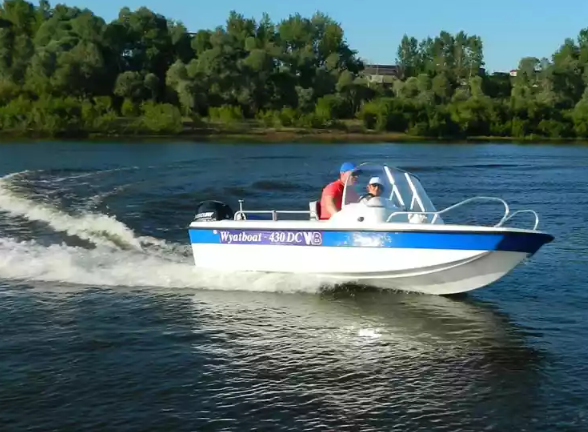 Стеклопластиковый катер Wyatboat-430 DC (тримаран) в Тольятти