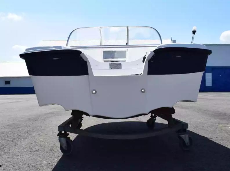 Стеклопластиковый катер Wyatboat-430 DC (тримаран) в Тольятти