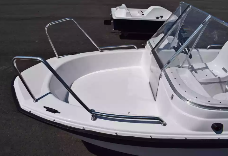 Стеклопластиковый катер Wyatboat-430 DC (тримаран) в Тольятти