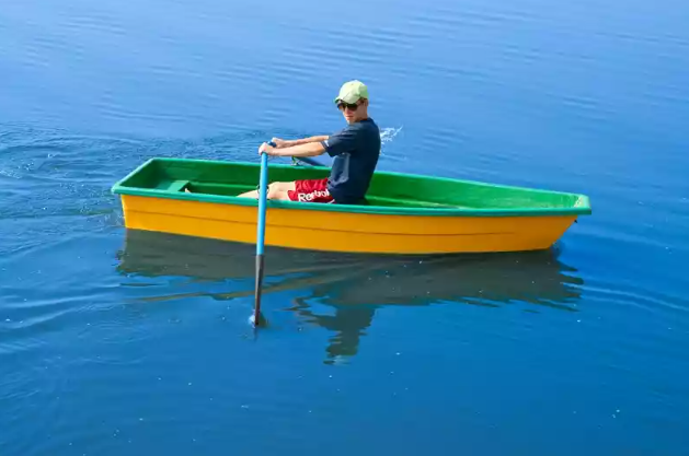 Стеклопластиковая лодка Малютка в Тольятти