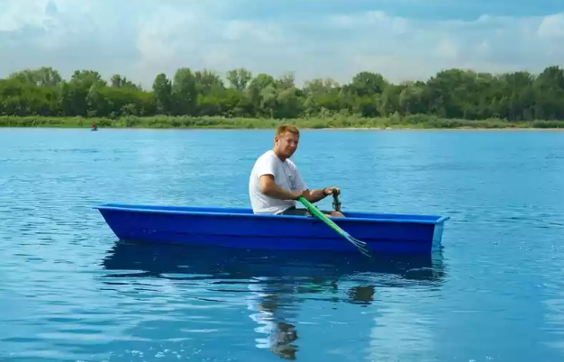 Стеклопластиковая лодка Малютка в Тольятти