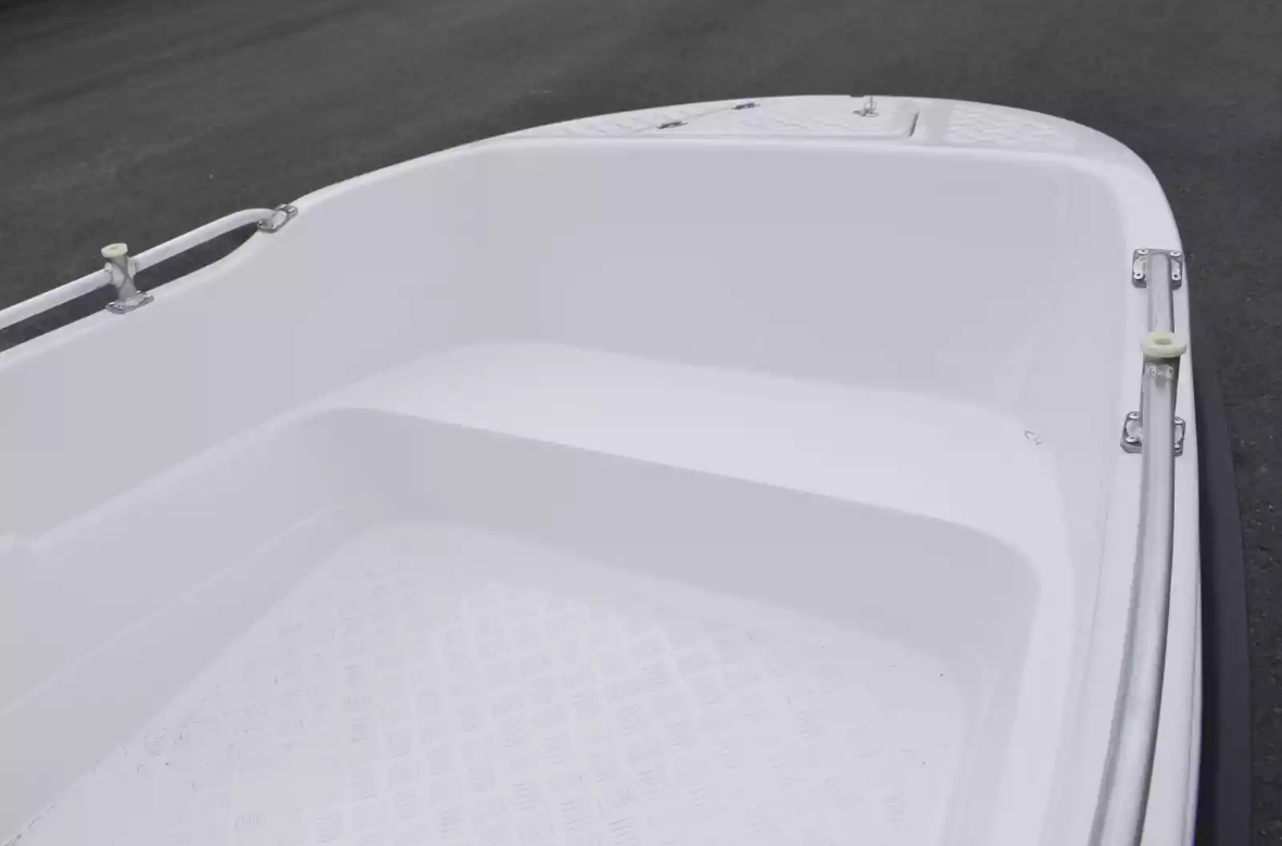 Стеклопластиковая лодка Пингвин New (тримаран) в Тольятти