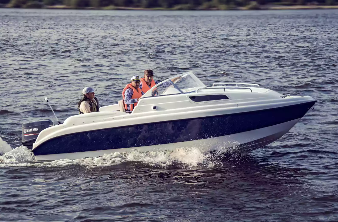 Стеклопластиковый катер Neman-550 с каютой в Тольятти