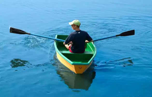 Стеклопластиковая лодка Малютка в Тольятти