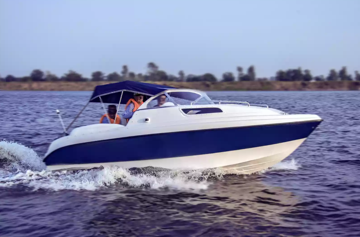 Стеклопластиковый катер Neman-550 с каютой в Тольятти