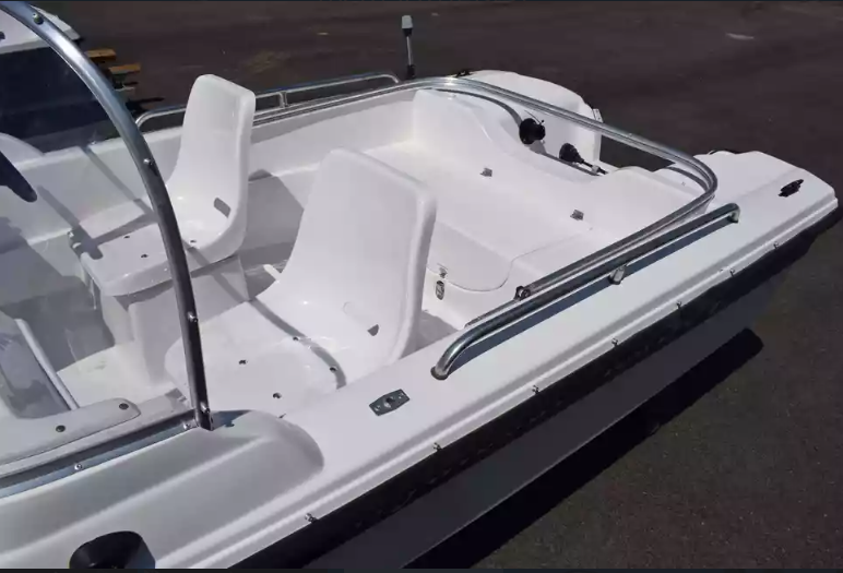 Стеклопластиковый катер Wyatboat-430 DC (тримаран) в Тольятти