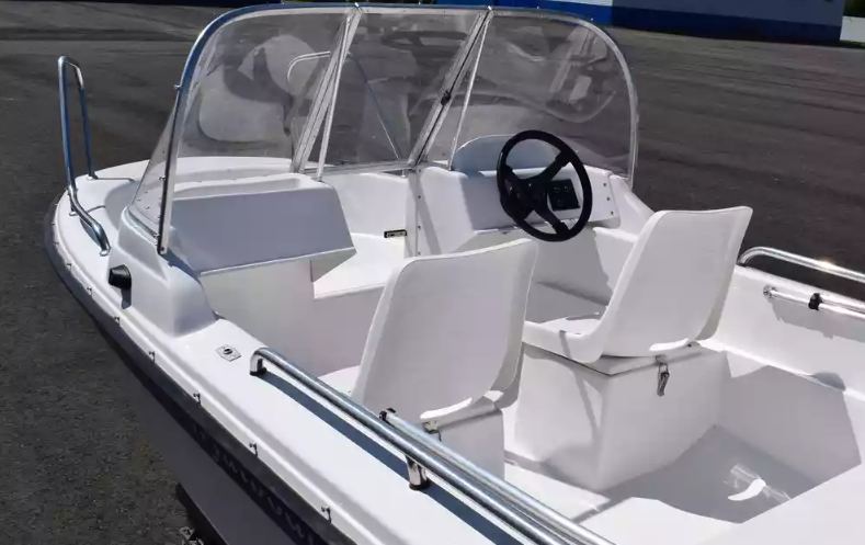 Стеклопластиковый катер Wyatboat-430 DC (тримаран) в Тольятти