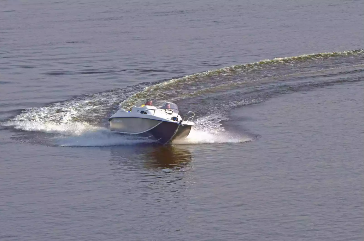 Комбинированный катер Neman-530 с каютой в Тольятти