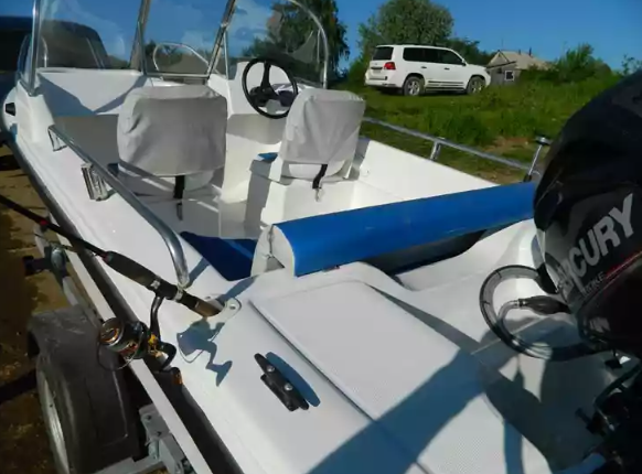 Стеклопластиковый катер Wyatboat-430 DC (тримаран) в Тольятти