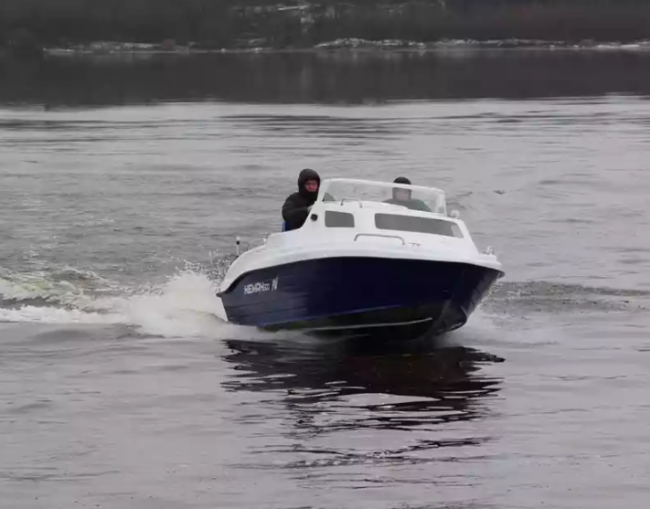 Комбинированный катер Neman-500 с каютой в Тольятти