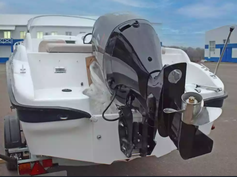 Стеклопластиковый катер Neman-530 с каютой в Тольятти