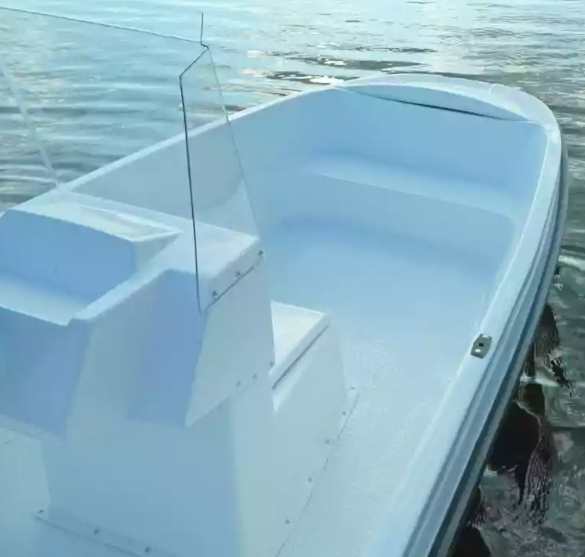 Стеклопластиковая лодка Пингвин с консолью (тримаран) в Тольятти