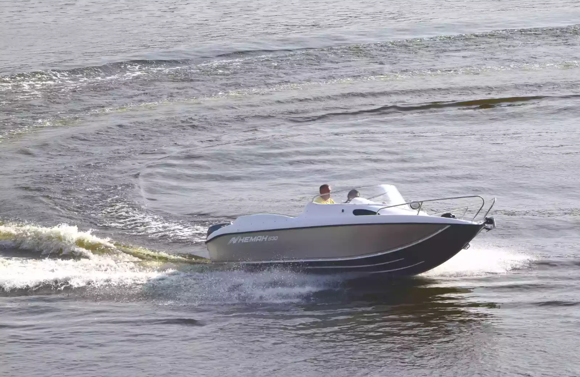 Комбинированный катер Neman-530 с каютой в Тольятти