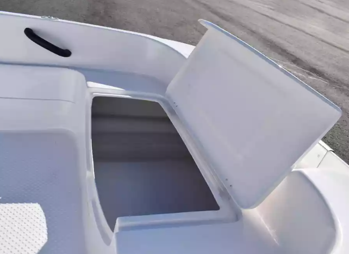 Стеклопластиковая лодка Пингвин (тримаран) в Тольятти